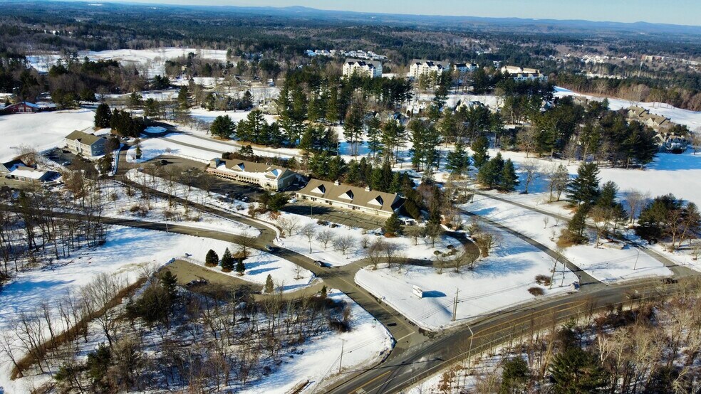 383-385 E Dunstable Rd, Nashua, NH à louer - Photo du bâtiment - Image 3 de 4