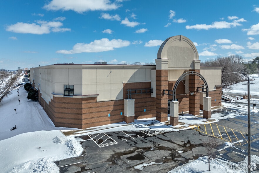 7600 Hudson Rd, Woodbury, MN for lease - Building Photo - Image 2 of 7