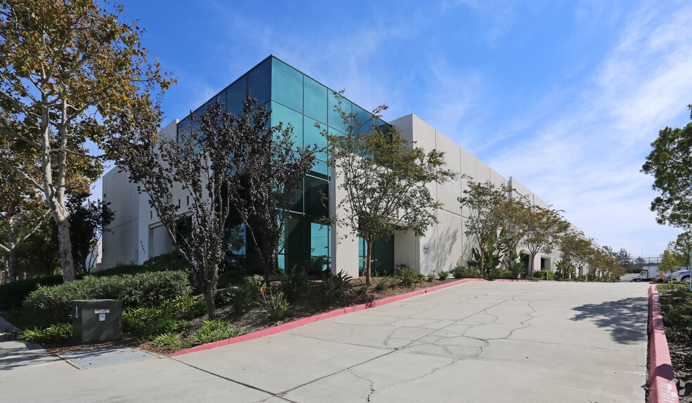 6987 Calle De Linea, San Diego, CA for lease - Primary Photo - Image 1 of 4