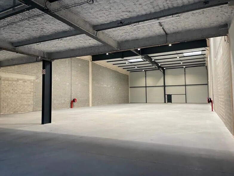 Bureau dans SAINT-OUEN-L'AUMONE à louer - Photo du bâtiment - Image 2 de 16