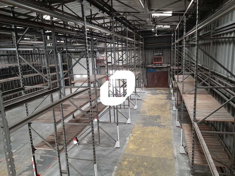 Flex dans Coignières à louer - Photo du bâtiment - Image 2 de 5