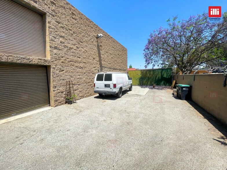 13916 Ramona Blvd, Baldwin Park, CA à louer - Photo du bâtiment - Image 3 de 6