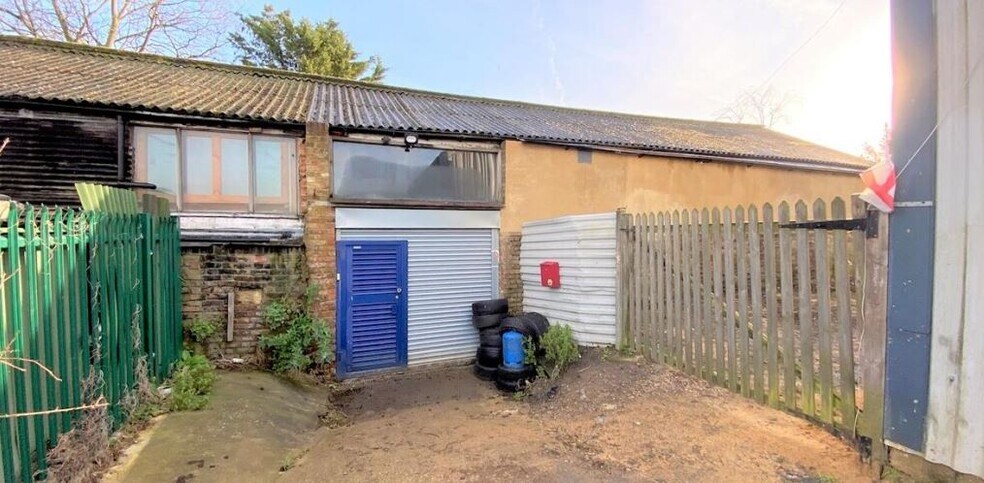 20C Hanworth Rd, Hounslow à vendre - Photo principale - Image 1 de 1