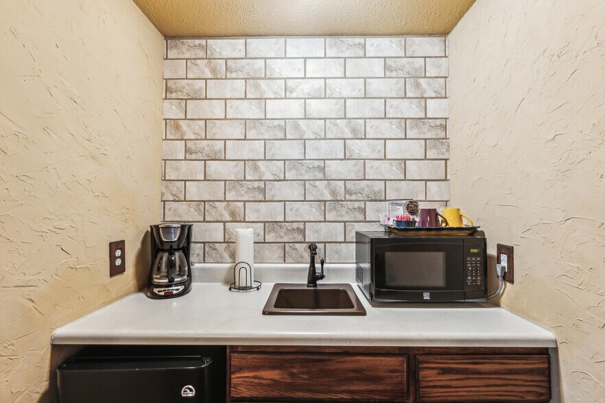 512 N Travis St, Granbury, TX à vendre - Photo intérieure - Image 3 de 143