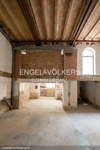 Retail in Barcelona, Barcelona for lease Interior Photo- Image 2 of 6