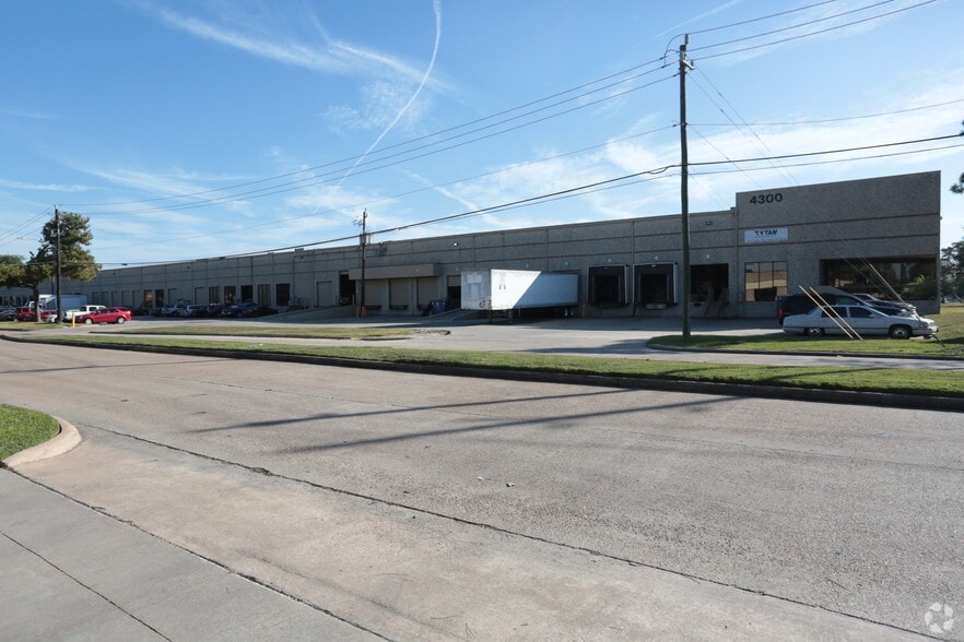 4300 Pine Timbers St, Houston, TX for lease - Building Photo - Image 1 of 4