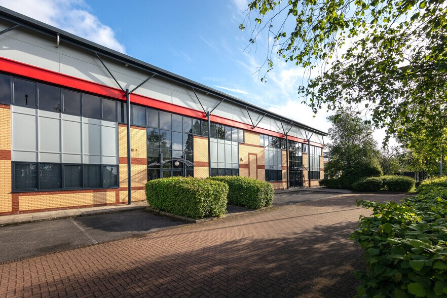 900 Coronation Rd, Londres à louer - Photo du bâtiment - Image 2 de 5