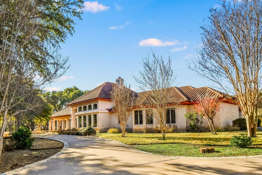 25909 Hamilton Pool Rd, Round Mountain, TX à vendre - Photo du bâtiment - Image 1 de 15