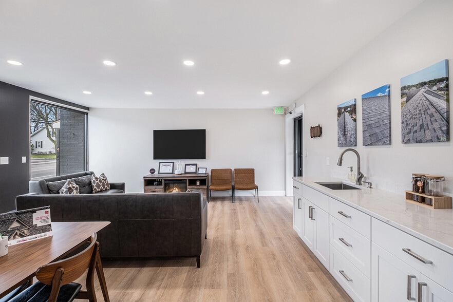 8127 Miller Rd, Swartz Creek, MI à vendre - Photo intérieure - Image 3 de 24