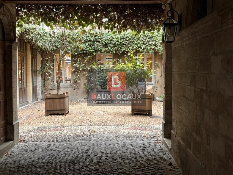 Bureau dans Avignon à vendre - Photo du bâtiment - Image 2 de 3