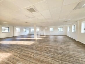 Office in Viry-Châtillon for lease Interior Photo- Image 2 of 7