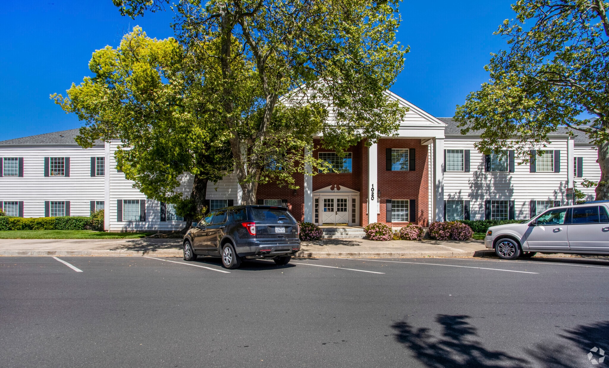 1020 15th St, Modesto, CA à louer Photo principale- Image 1 de 10