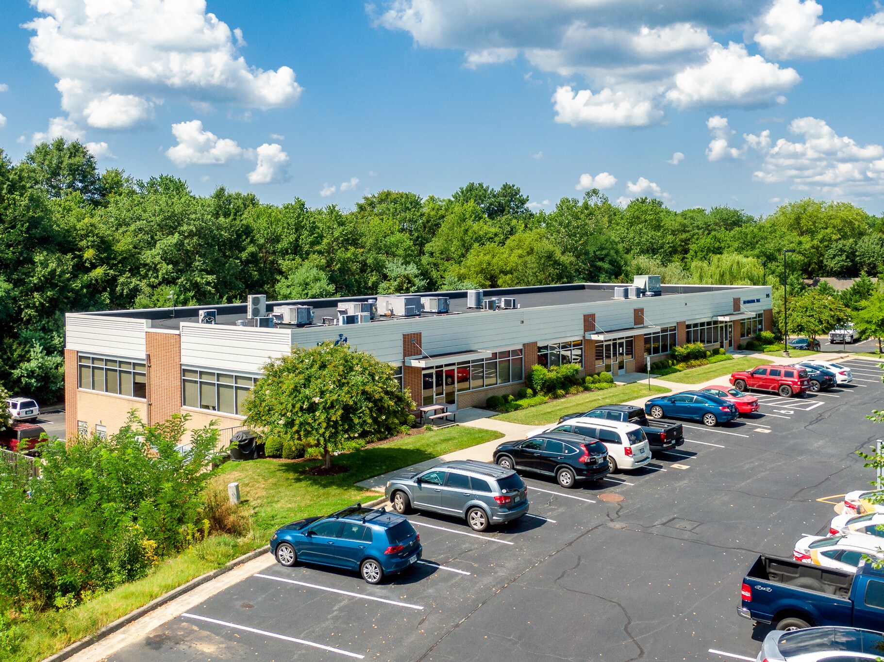 915 Maple Grove Dr, Fredericksburg, VA à louer Photo du bâtiment- Image 1 de 7