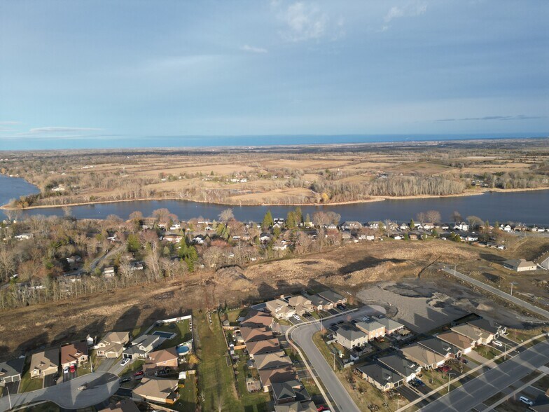 415-427 Bridge St W, Greater Napanee, ON à vendre - Photo du bâtiment - Image 2 de 6
