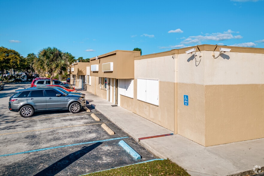 234-288 SW 12th Ave, Deerfield Beach, FL for lease - Building Photo - Image 2 of 9