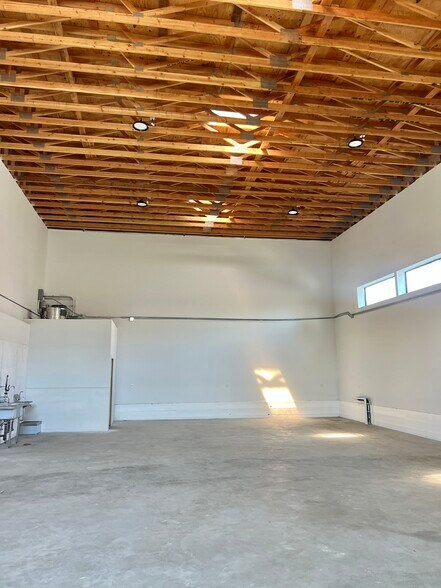 1317 Cota Ave, Long Beach, CA à louer - Photo du bâtiment - Image 2 de 9
