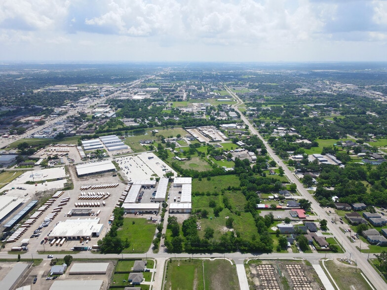 3321-3325 Westside Dr portfolio of 7 properties for sale on LoopNet.ca - Building Photo - Image 1 of 7