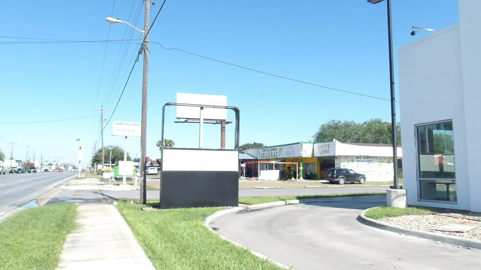 505 E Edinburg Ave, Elsa, TX à louer - Photo du bâtiment - Image 2 de 9