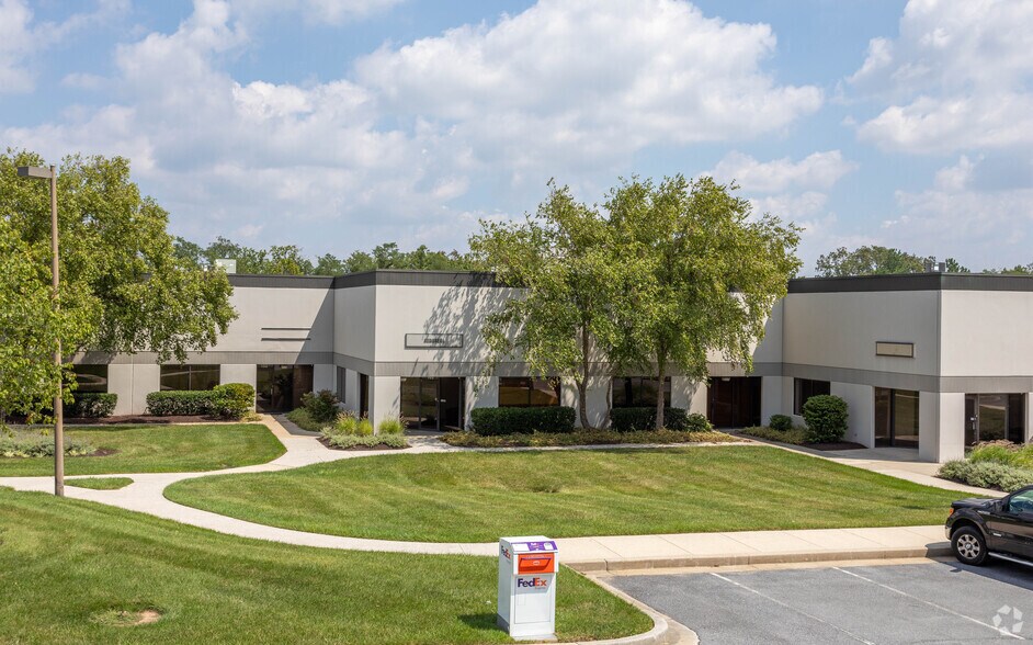 8350 Bristol Ct, Jessup, MD à louer - Photo du bâtiment - Image 2 de 5