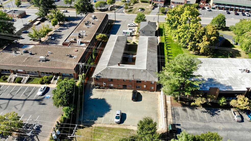 2116 Angus Rd, Charlottesville, VA à louer - Photo du bâtiment - Image 2 de 26