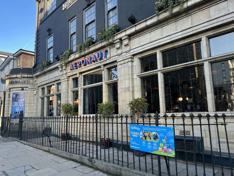 264 High St, Londres à louer - Photo du bâtiment - Image 2 de 3