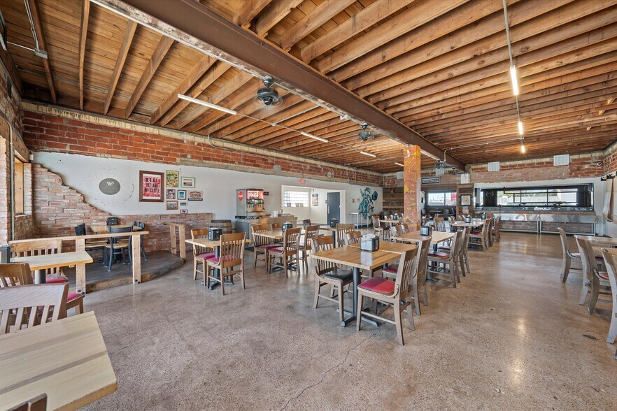 2803 Franklin Ave, Waco, TX for lease - Interior Photo - Image 2 of 6