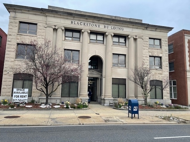 1527 Franklin Ave, Mineola, NY for lease Primary Photo- Image 1 of 75