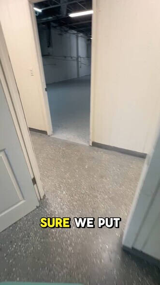 709 NW 8th Ave, Fort Lauderdale, FL à louer - Vidéo sur l’inscription commerciale - Image 2 de 24