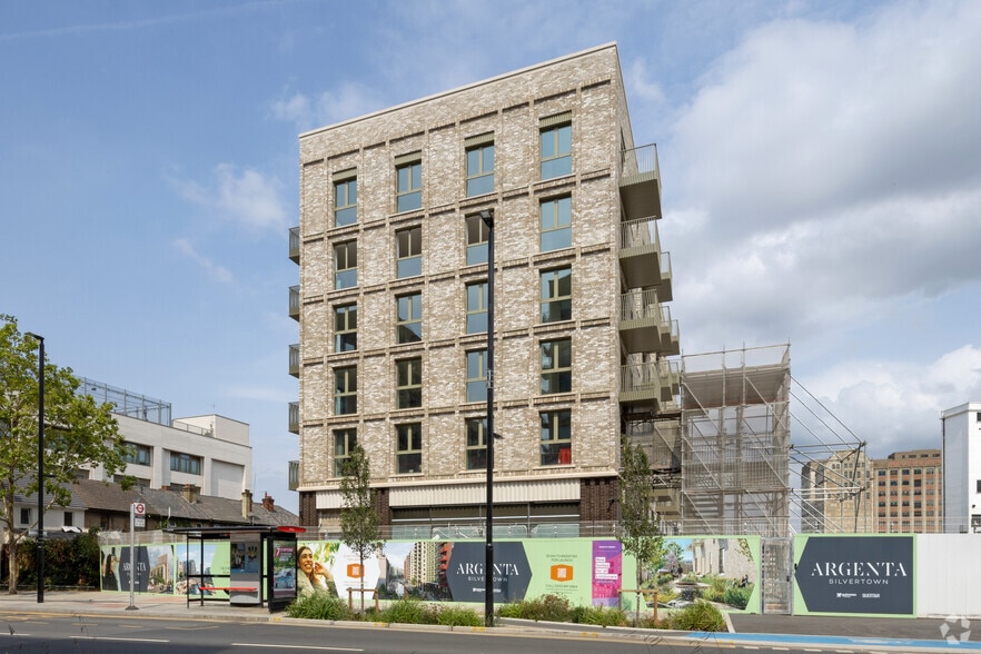 23 Rayleigh Rd, London for lease - Building Photo - Image 2 of 2