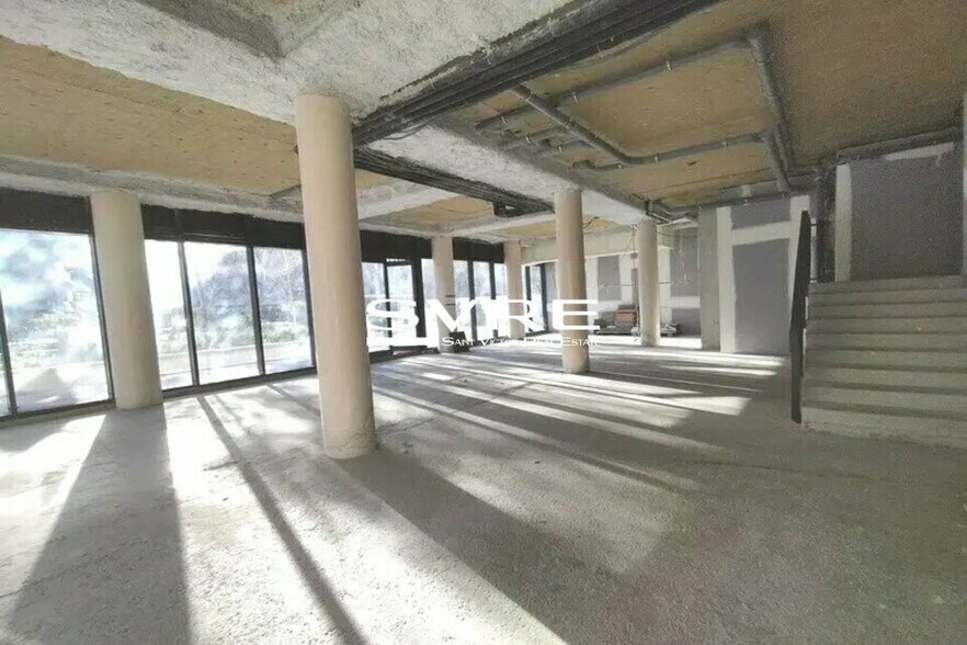 Retail in Marseille for lease - Interior Photo - Image 2 of 8