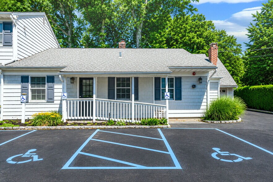 41 Echo Ave, Miller Place, NY à louer - Photo du bâtiment - Image 2 de 23