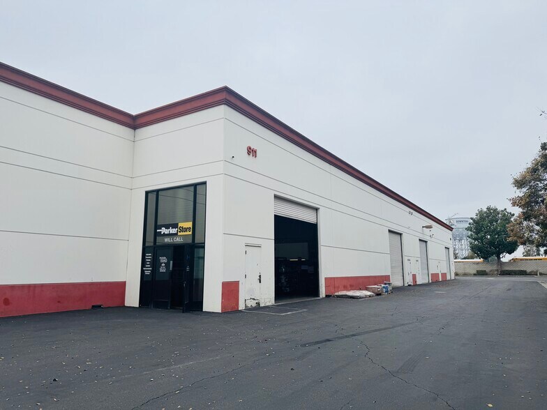 911 Poinsettia St, Santa Ana, CA à vendre - Photo du bâtiment - Image 2 de 7