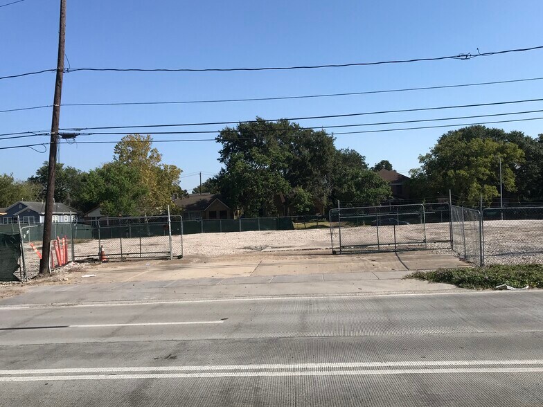 4727 Gulf Fwy, Houston, TX à louer - Photo du bâtiment - Image 3 de 7