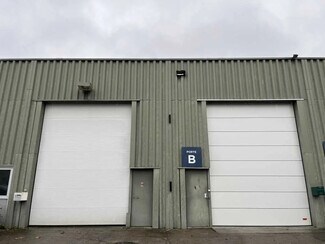 Plus de détails pour 1-3 Avenue Jean Pierre Timbaud, Trappes - Bureau, Industriel à louer