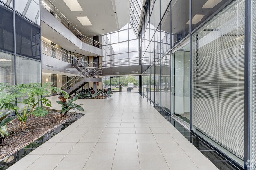 3000 Wilcrest Dr, Houston, TX for lease - Lobby - Image 3 of 7