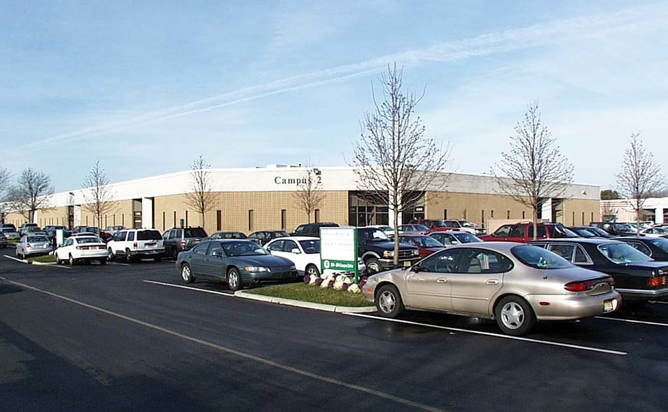 70 Campus Dr, Edison, NJ for lease - Building Photo - Image 2 of 8