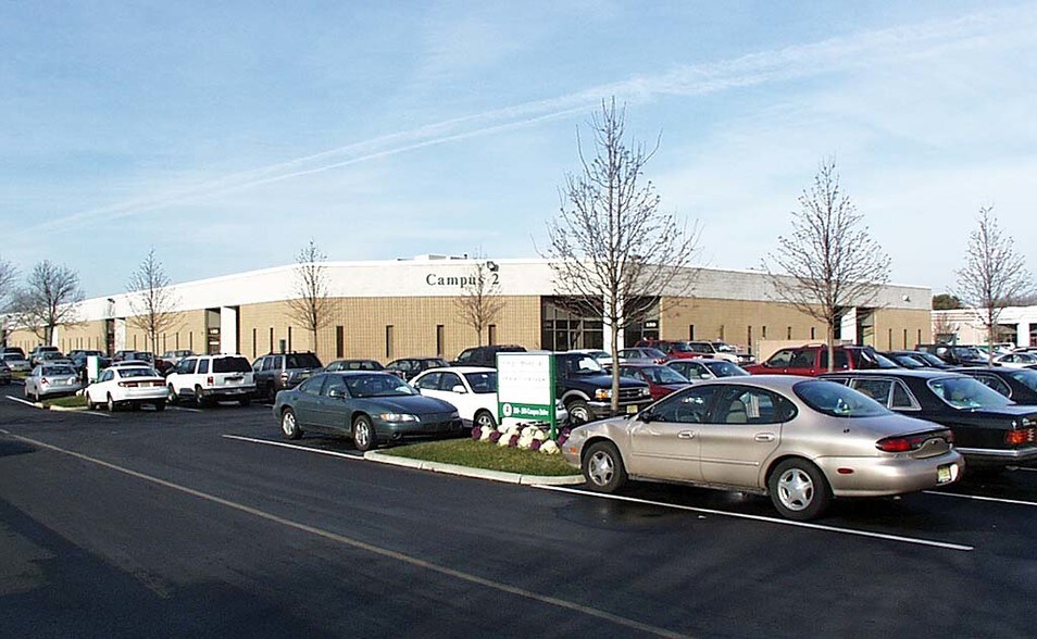 70 Campus Dr, Edison, NJ à louer - Photo du bâtiment - Image 2 de 8