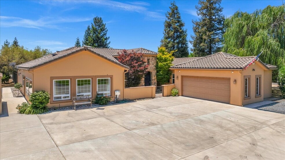 13715 E Nebraska Ave, Kingsburg, CA for sale - Building Photo - Image 2 of 37