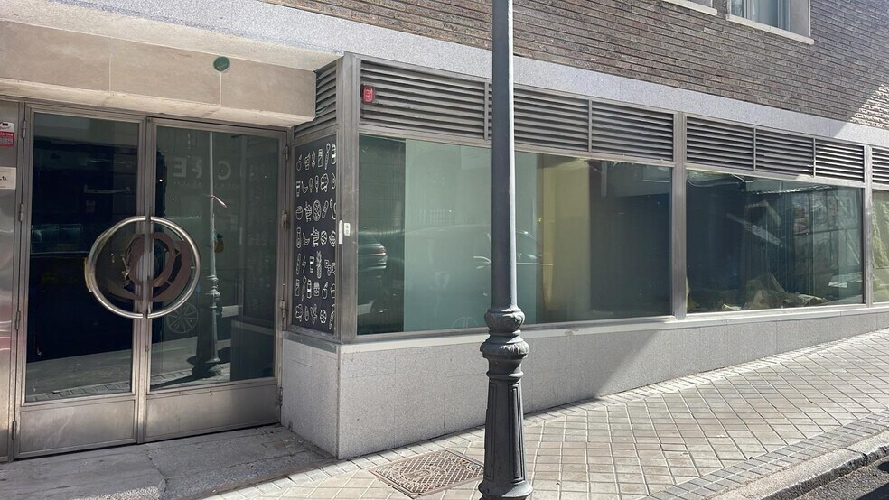 Immeuble residentiel dans Madrid, Madrid à vendre - Photo du bâtiment - Image 1 de 4