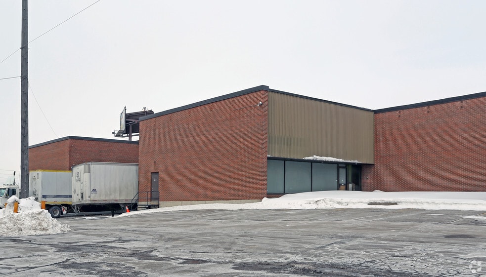 114 Norfinch Dr, Toronto, ON for lease - Building Photo - Image 2 of 5