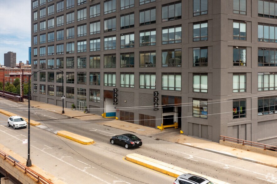 329 W 18th St, Chicago, IL à louer - Photo du bâtiment - Image 3 de 19