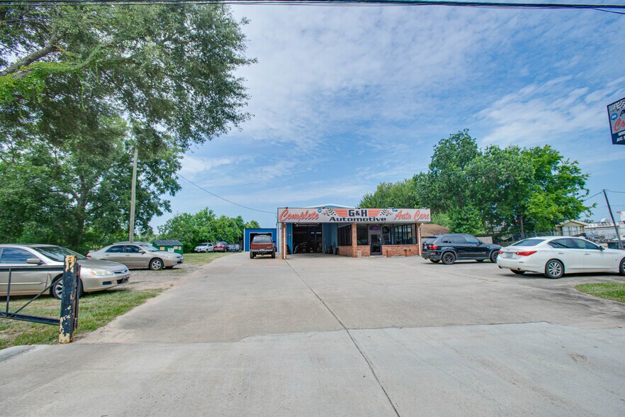 21123 Rhodes Rd, Spring, TX à vendre - Photo du bâtiment - Image 2 de 10