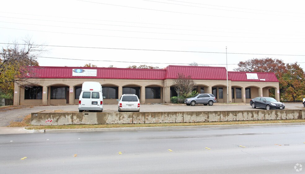 2521 Oakland Blvd, Fort Worth, TX à vendre - Photo principale - Image 1 de 7