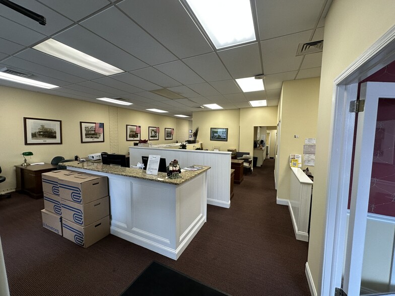 2092 Boston Post rd, Larchmont, NY à louer - Photo du bâtiment - Image 3 de 11