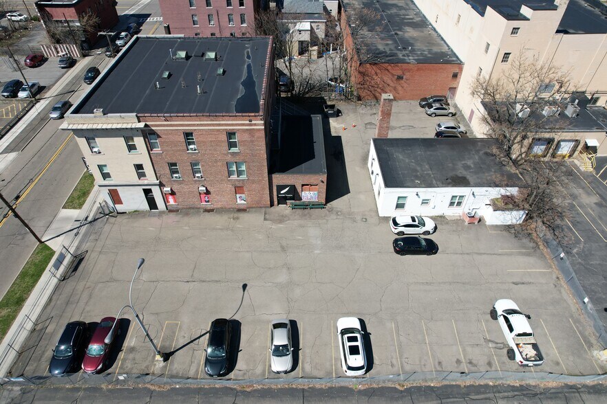 74 Carroll St, Binghamton, NY à vendre - Photo du bâtiment - Image 2 de 42