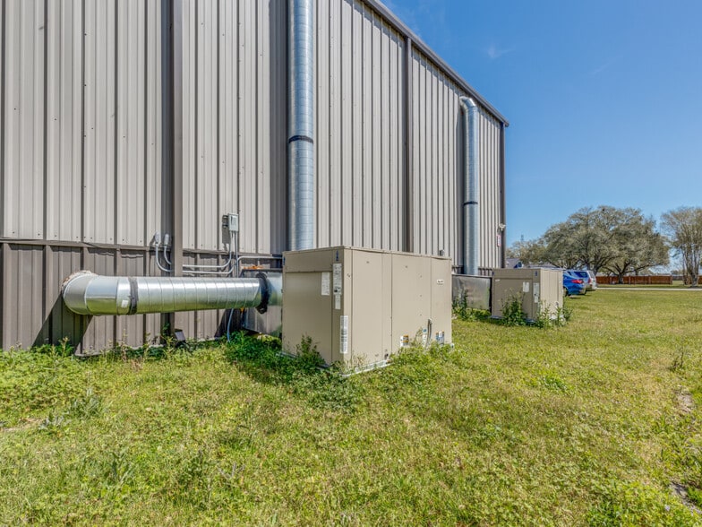 10711 Hidden Lake Ln, Richmond, TX for sale - Building Photo - Image 2 of 22