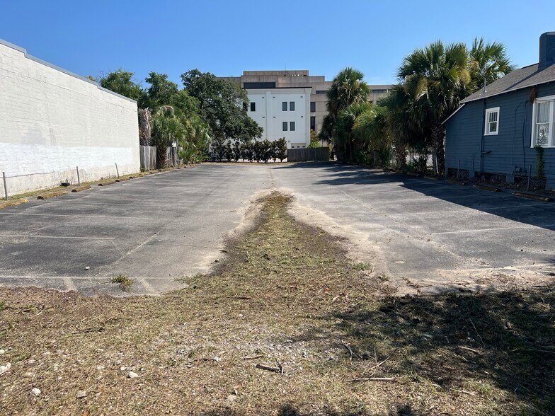 100 Blk Intendencia St, Pensacola, FL à vendre - Photo du bâtiment - Image 2 de 4