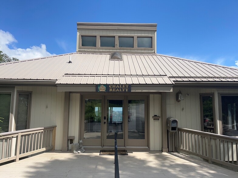 3026 Beech Mountain Pky, Banner Elk, NC for sale - Building Photo - Image 2 of 8