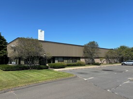 70 Enterprise Dr, Bristol CT - Entrepôt