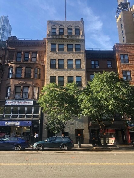 236 W 72nd St, New York, NY for sale - Primary Photo - Image 1 of 12